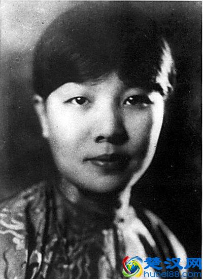 民国十大才女冰心，敬仰一人，99岁去世，墓碑重8吨，造型独特