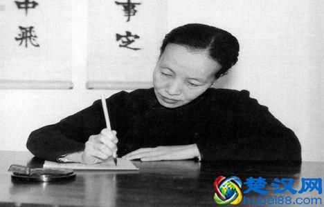 民国十大才女冰心，敬仰一人，99岁去世，墓碑重8吨，造型独特