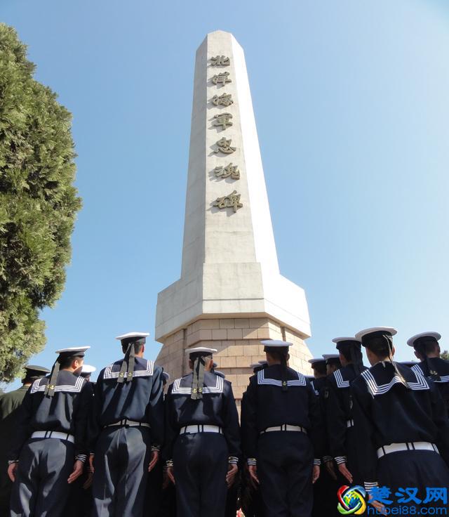 民国十大才女冰心，敬仰一人，99岁去世，墓碑重8吨，造型独特