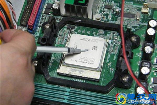 夏季电脑高烧不退？试试这4种省钱又高效的散热方法