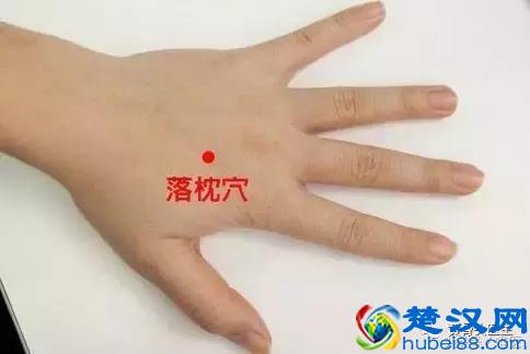 一觉醒来脖子落枕了怎么办？5个方法教你轻松搞定