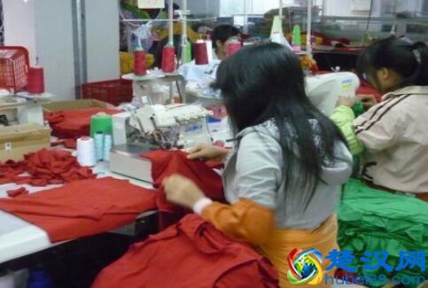 夫妻俩创业做服装小本生意，一个月赚30多万美元