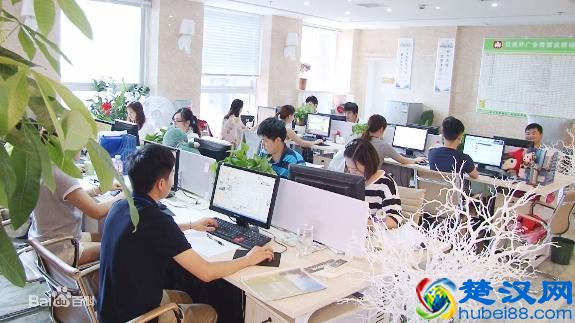 如何在iphone上一键短信群发广告？App Store下载106通讯录群发