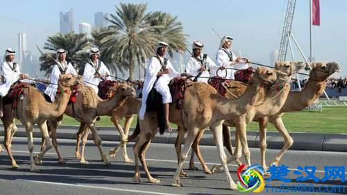 生活在全球最富有的城市，迪拜人平时都吃什么？网友：穷是病！