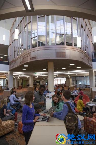 剑桥大学出版社的纸电同步策略