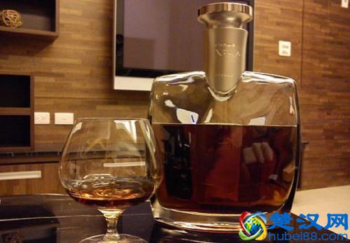 白兰地是什么酒 白兰地是否就是葡萄酒 白兰地怎么喝