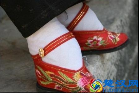 历史上中国女人裹小脚是从什么时候开始的？“三寸金莲”的来历