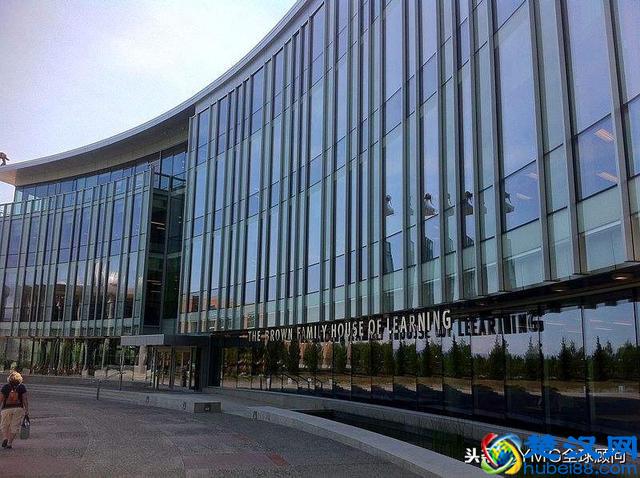 加拿大汤姆逊河大学（Thompson Rivers University)