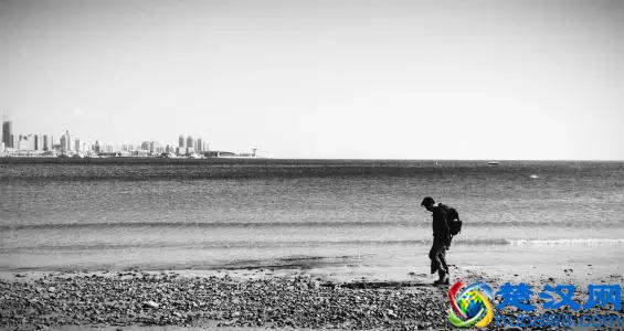 当我们站在桥头，看车水马龙的城市