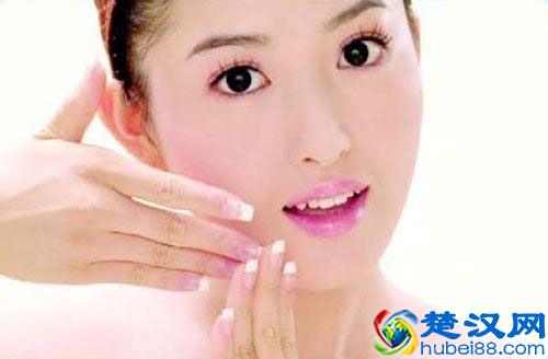 太阳穴长痘痘是什么原因 找准方法才能快速祛痘