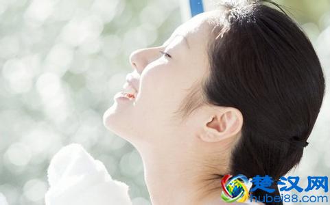 太阳穴长痘痘是什么原因 找准方法才能快速祛痘