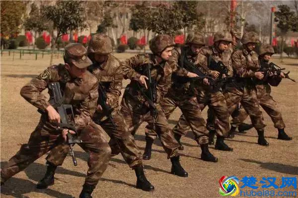 大阅兵联想到《真正男子汉》，节目播出后，连入伍人数都增加啦