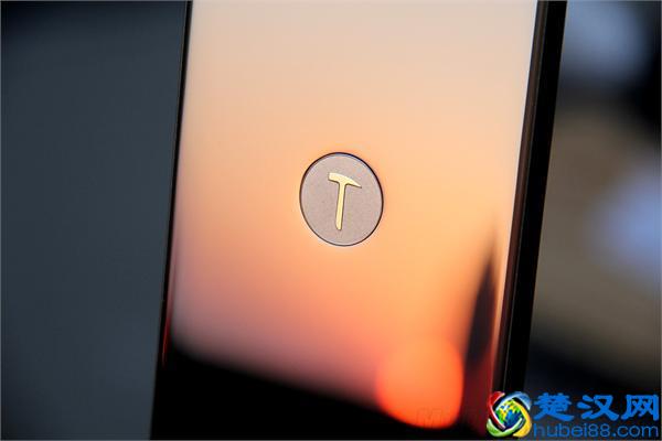 锤子手机有人用吗？现在的锤子是什么地位？