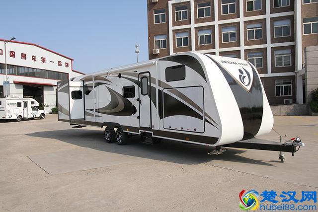 有大床房还有标准间，居住堪比五星级酒店的房车