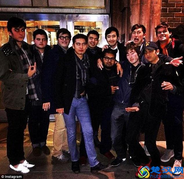 17岁高中生利用午休时间炒股赚了4个亿