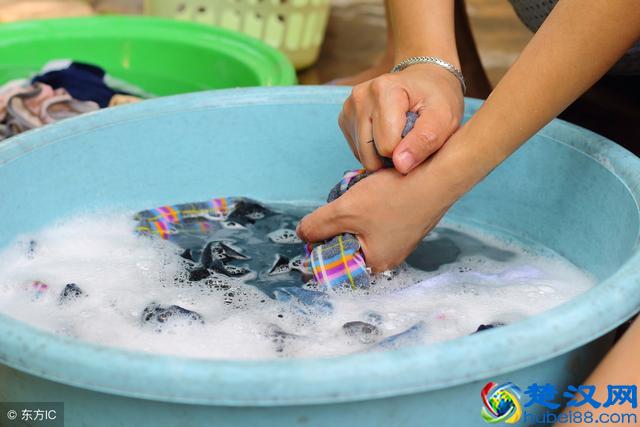 衣服不管染上什么，用这招都能洗掉，太实用了！