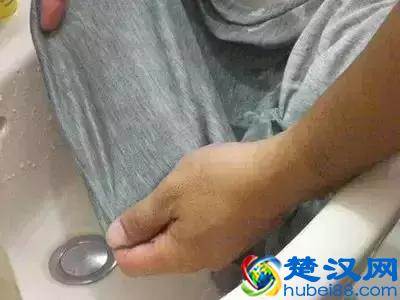 衣服不管染上什么，用这招都能洗掉，太实用了！