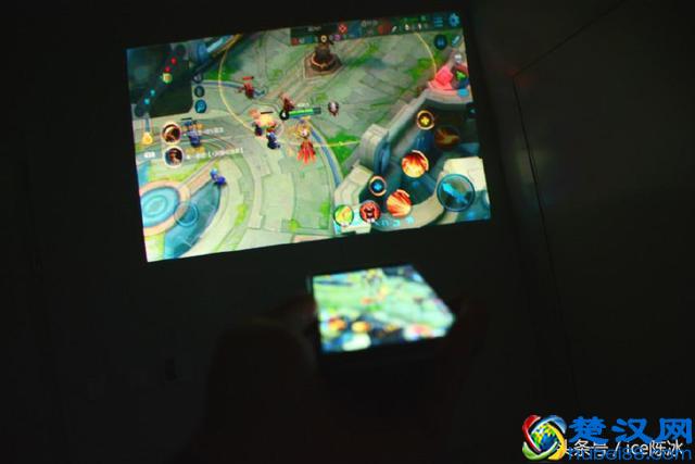 一起投影玩王者荣耀吧，青橙VOGA V激光投影手机体验分享