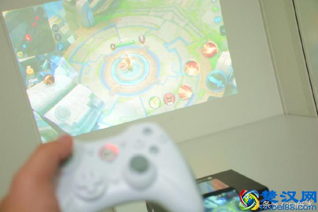 一起投影玩王者荣耀吧，青橙VOGA V激光投影手机体验分享