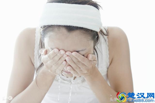 去黑头时，记住这4个步骤！不要花钱去美容院