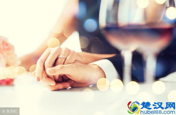 最近很火爆的情感语录伤感说说，总有一句写进你我心里！