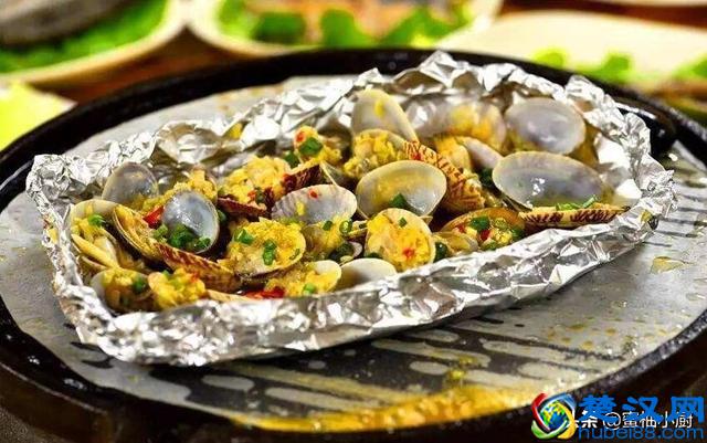 小吃广场卖的锡纸花甲，在家只需五步就能做好