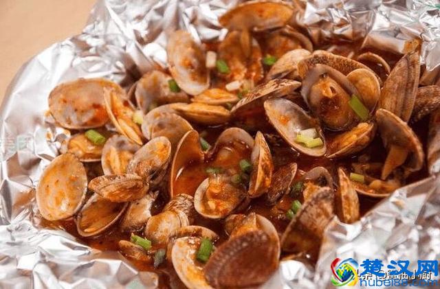 小吃广场卖的锡纸花甲，在家只需五步就能做好