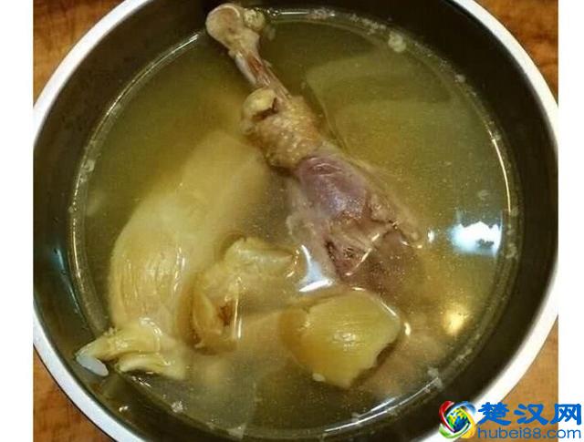 炖鸡汤时候需要焯水么？一招教你炖鸡他又香又营养，大多数人不懂