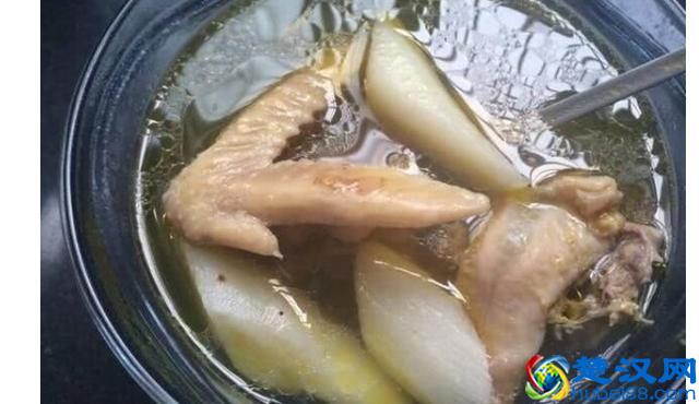 炖鸡汤时候需要焯水么？一招教你炖鸡他又香又营养，大多数人不懂