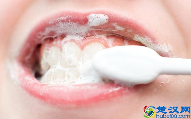 美白牙膏真的能美白么?我们测评了10款美白牙膏,结果