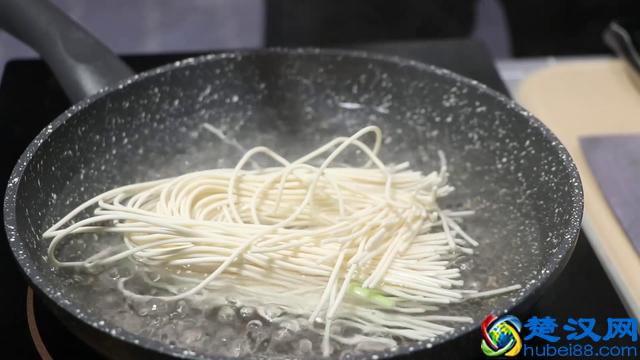 炒面怎么做最好吃？教你一个方法，非常好吃，越吃越上瘾