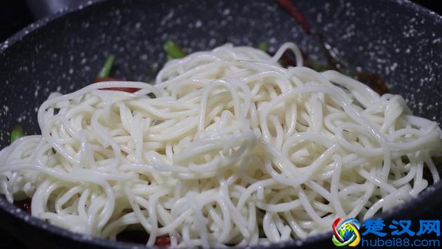 炒面怎么做最好吃？教你一个方法，非常好吃，越吃越上瘾