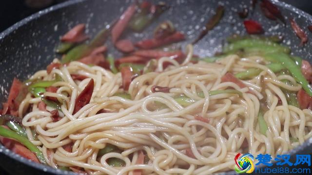炒面怎么做最好吃？教你一个方法，非常好吃，越吃越上瘾