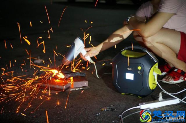 这个“移动电源”有点牛，电小二户外电源400评测