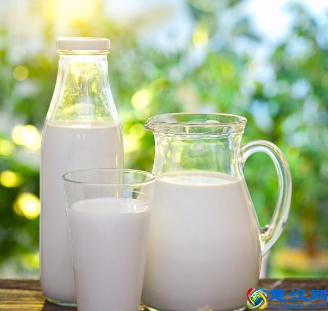 减肥，首先建议脱脂牛奶，很多人不了解，还在喝全脂牛奶