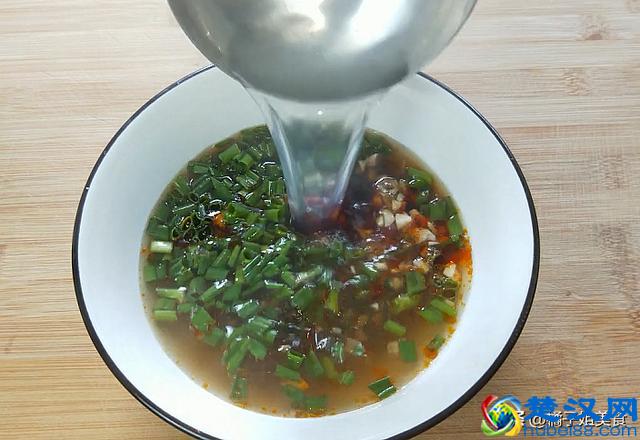 这才是“面条”做好吃的做法，酸辣过瘾，做法简单又快速，收藏了