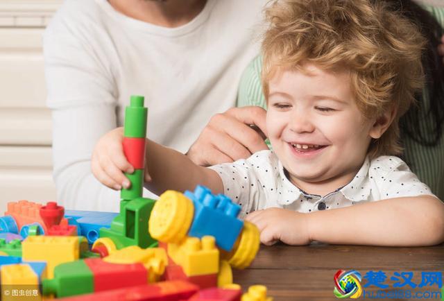 开发右脑会让孩子更聪明，别错过右脑最佳开发时间，有科学依据的