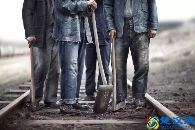 永不缺席的丹宁衬衫