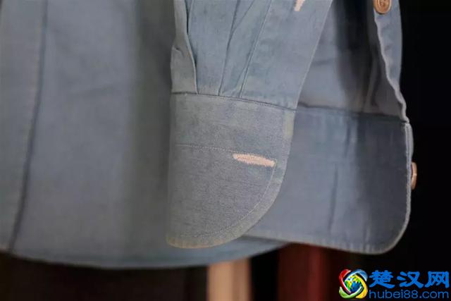 永不缺席的丹宁衬衫