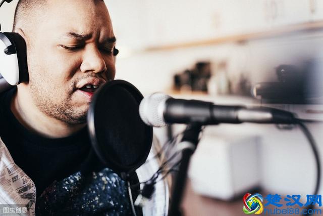 唱歌技巧：如何通过自学来提升唱功？适合唱歌新手的攻略来了
