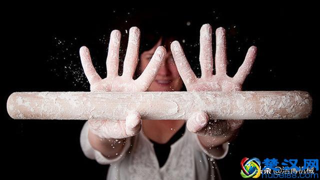 「面食设备」年味十足的仿手工饺子皮机