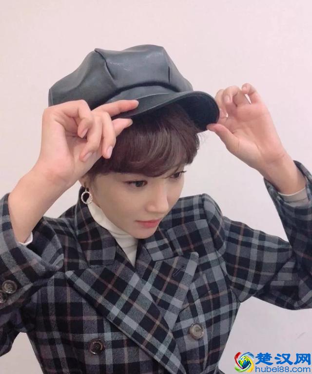 头发少的女生适合什么发型？