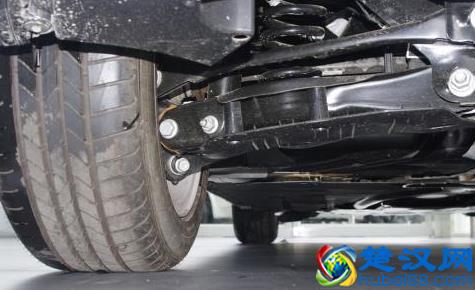 给汽车地盘加上减震弹簧，可以有效保护自己的汽车