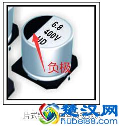 如何区分电容的正负极？怎么用万用表测电容的容量？