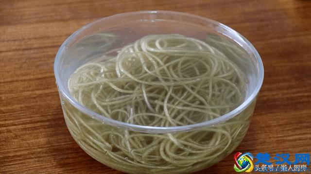 想不到酸辣粉的做法简单，自己在家也能做得很好吃，酸辣爽口