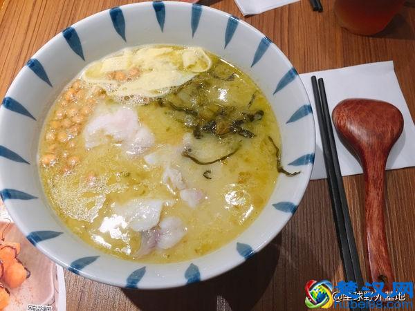 好吃到啧啧称好的酸菜鱼米线，味道让人着迷，配上米线特别棒