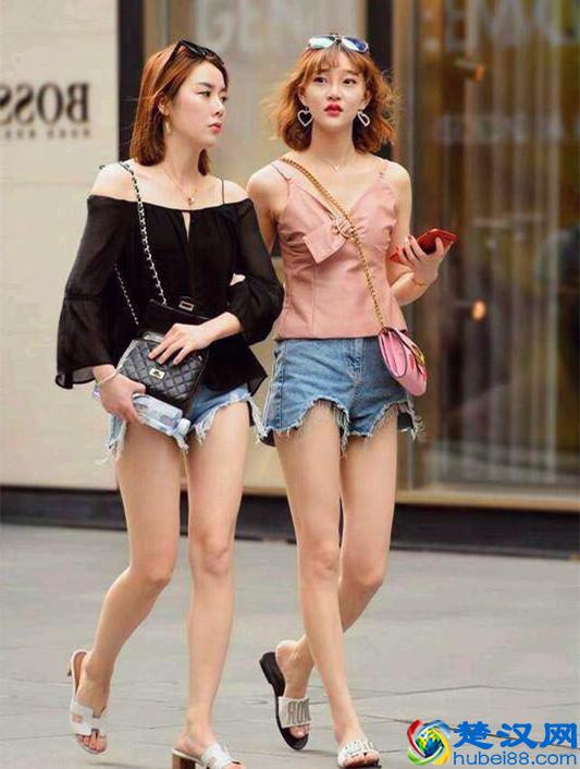 最简单又普遍的牛仔短裤，怎么穿才好看？