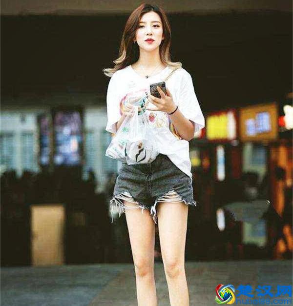 最简单又普遍的牛仔短裤，怎么穿才好看？