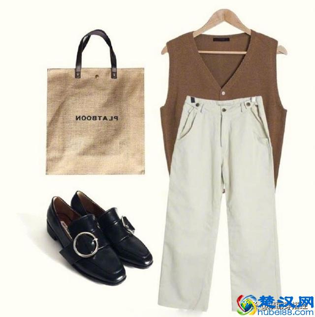 黑色阔腿裤毫无新意，白色阔腿裤脱颖而出！高调抢占视线