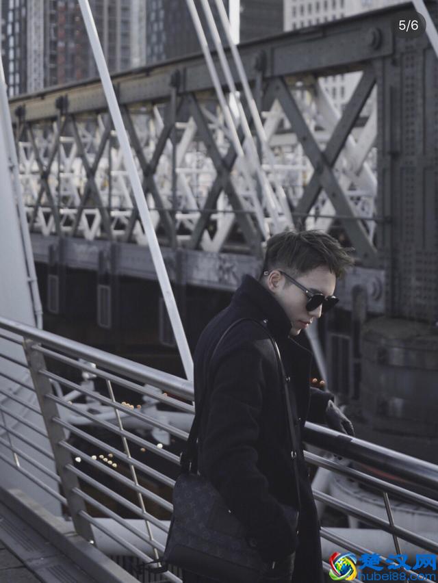 男生最适合的轻奢品牌包，拥有一只可以称为男神